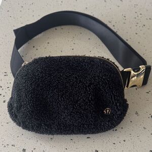 lululemon Everywhere Belt Bag Black Fleece Sherpa Gold Hardware Crossbody Casual
